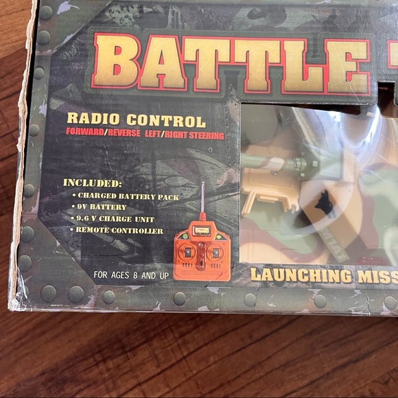 New in box motorworks 1:18 scale large toy battle tank w/sounds & remote - Picture 2 of 8